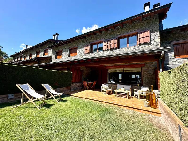 Casa adossada en plena natura