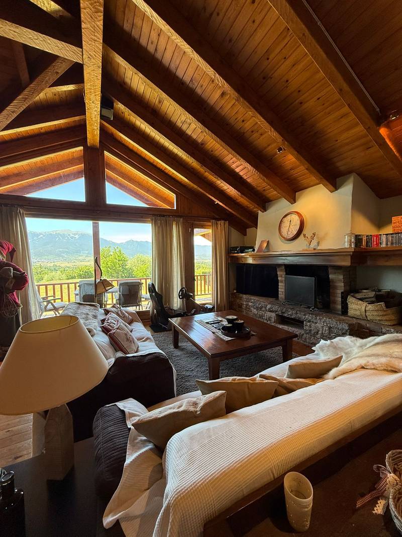 Chalet de montaña con jardín y lago  1