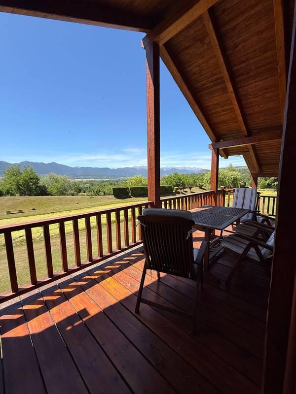 Chalet de montaña con jardín y lago  4