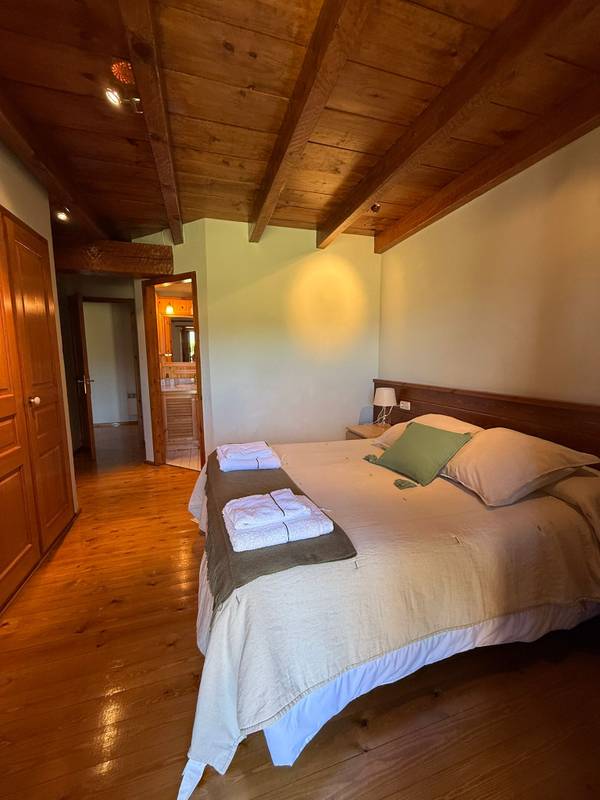 Chalet de montaña con jardín y lago  5